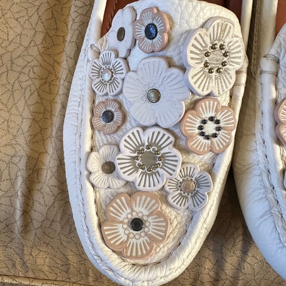 NEW! Coach Tea Rose Crosby Driver Moccasins Cream Colored Flats - Picture 2 of 14